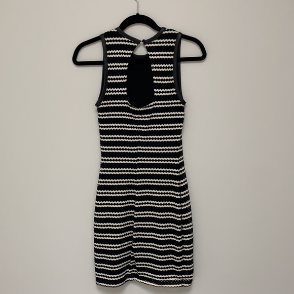 Black and white body-con dress - Picture 2 of 3